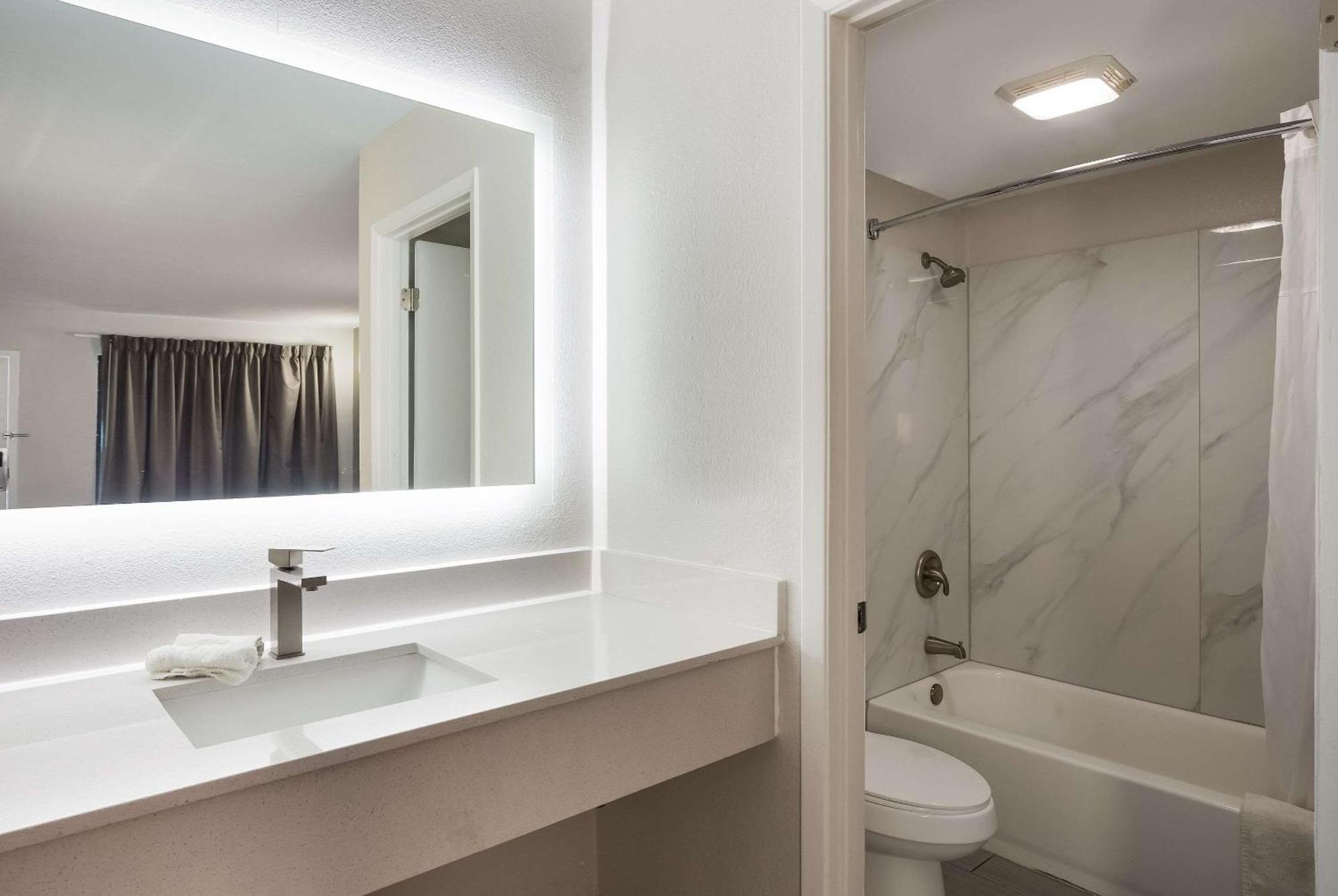 Econo Lodge Mobile Luaran gambar